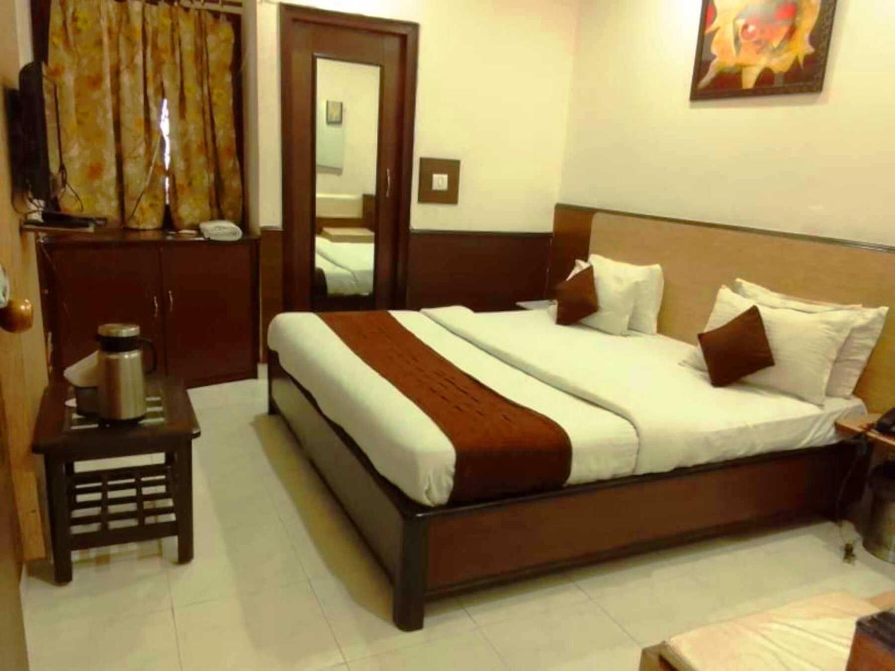 Hotel Holiday Comfort Амритсар Экстерьер фото