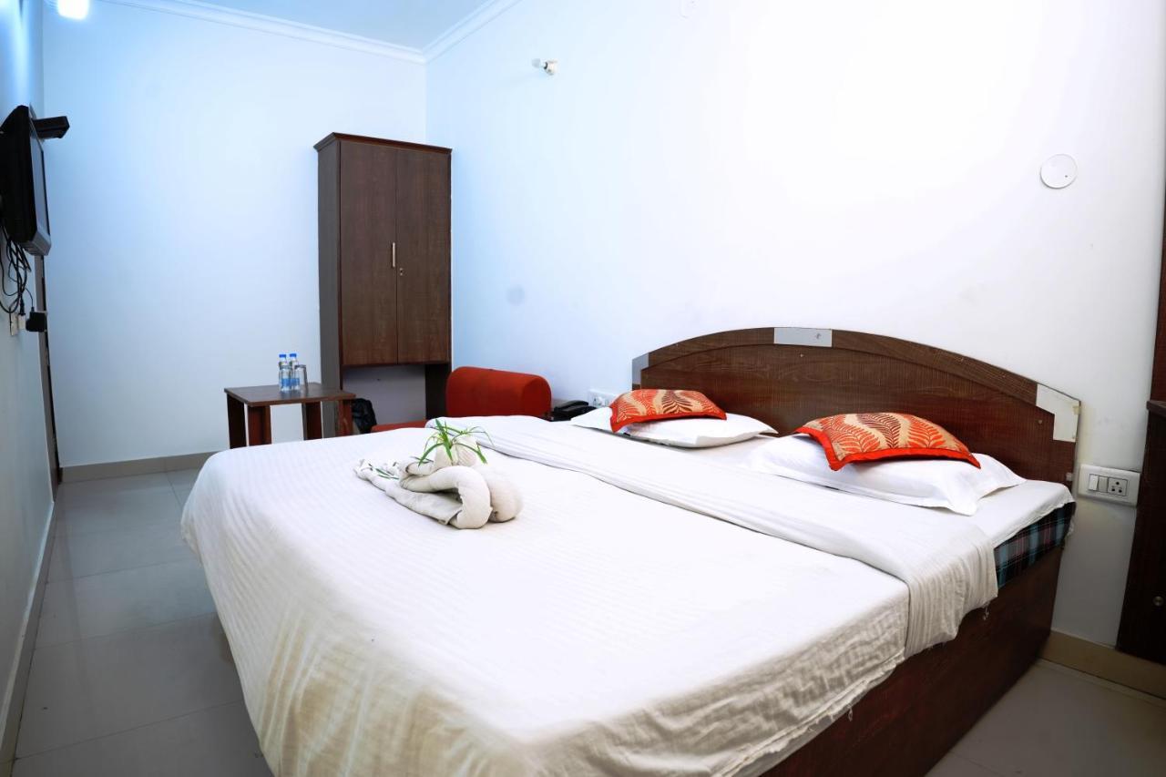 Hotel Holiday Comfort Амритсар Экстерьер фото