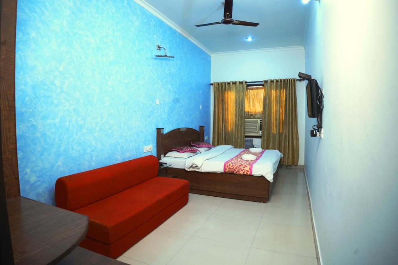 Hotel Holiday Comfort Амритсар Экстерьер фото