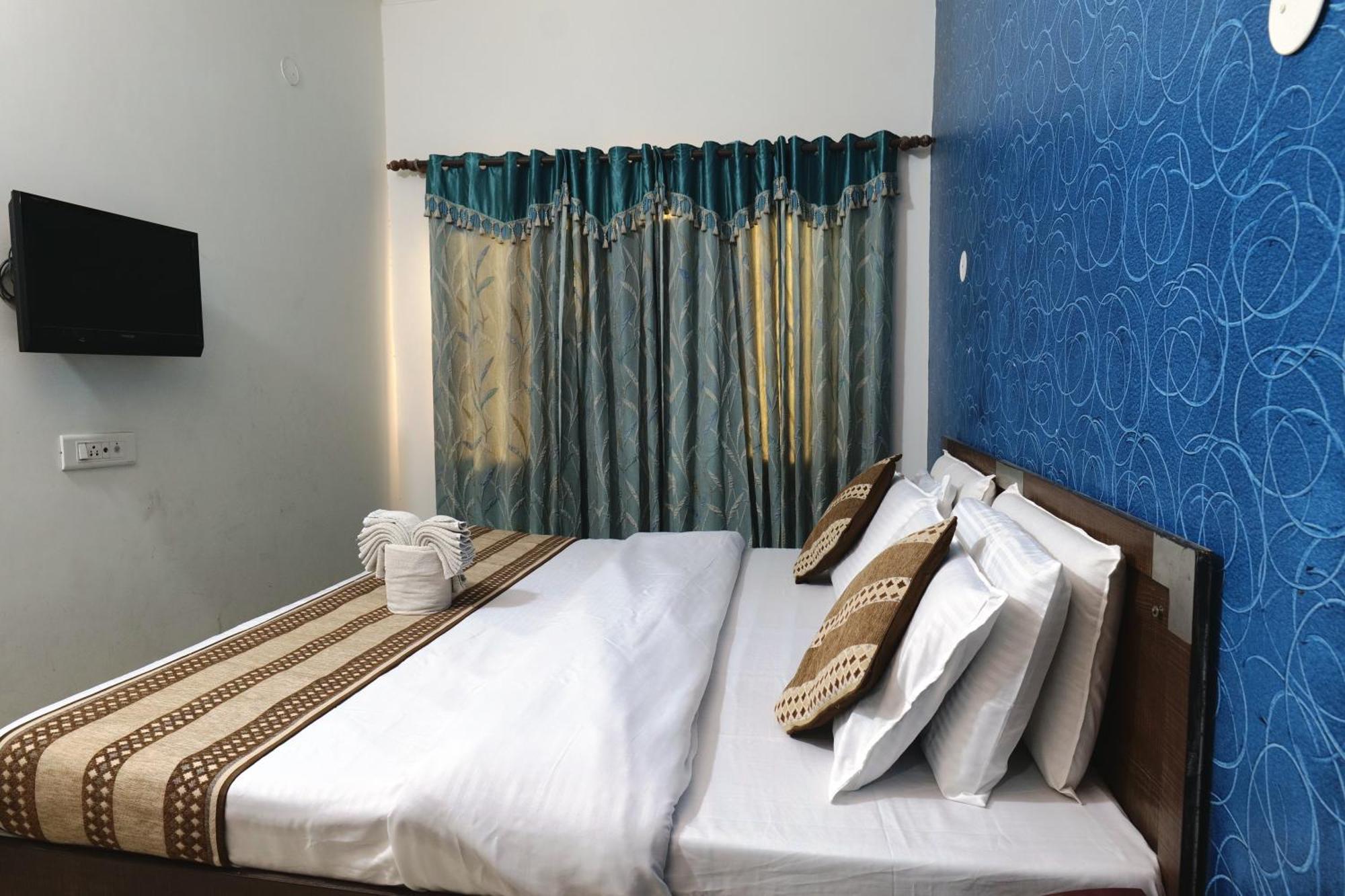Hotel Holiday Comfort Амритсар Экстерьер фото