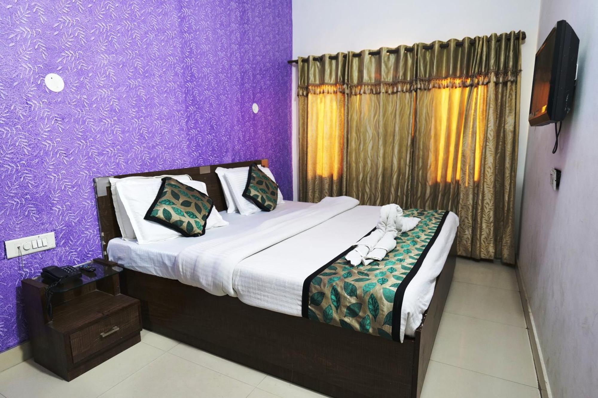 Hotel Holiday Comfort Амритсар Экстерьер фото