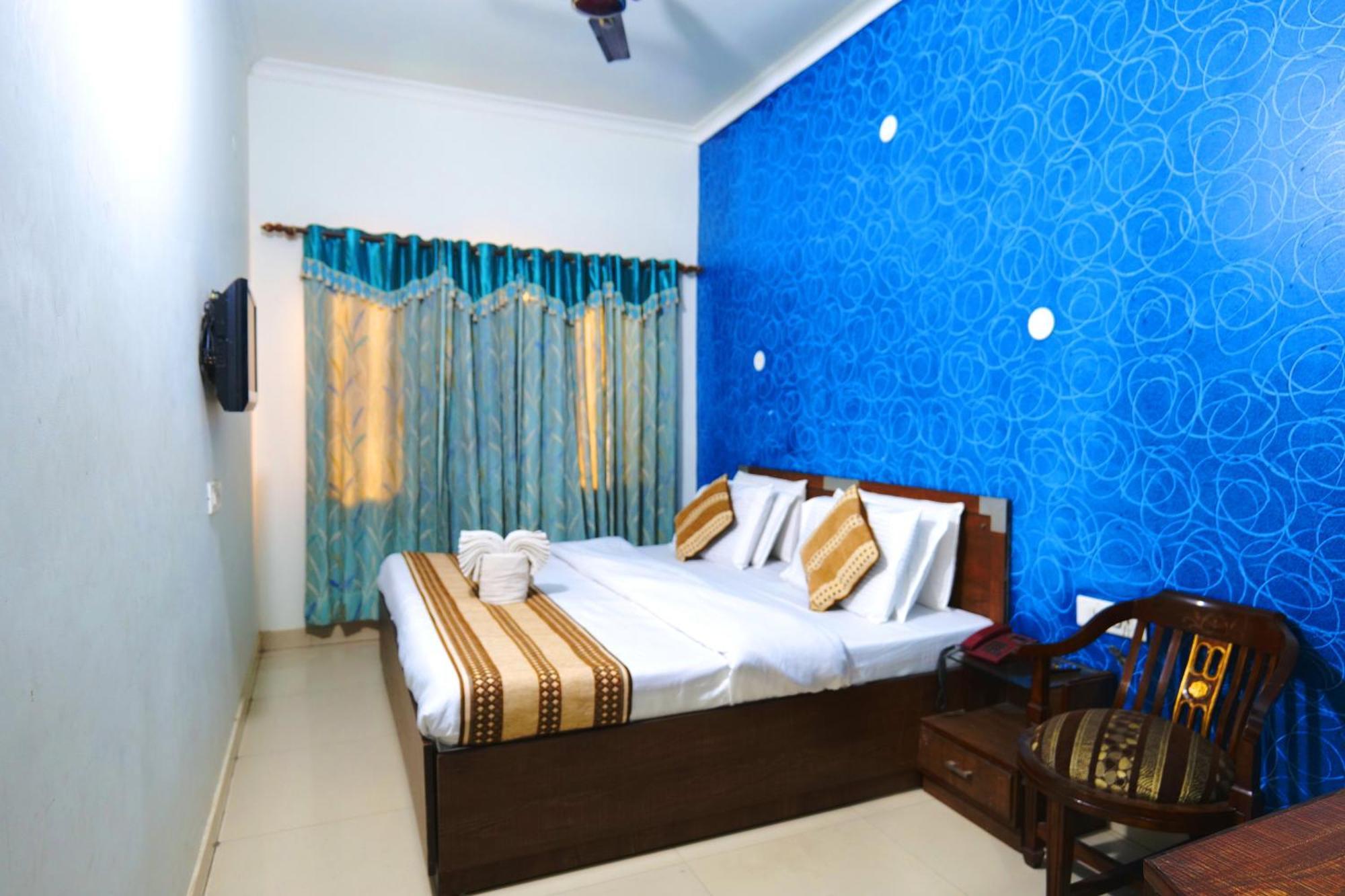 Hotel Holiday Comfort Амритсар Экстерьер фото