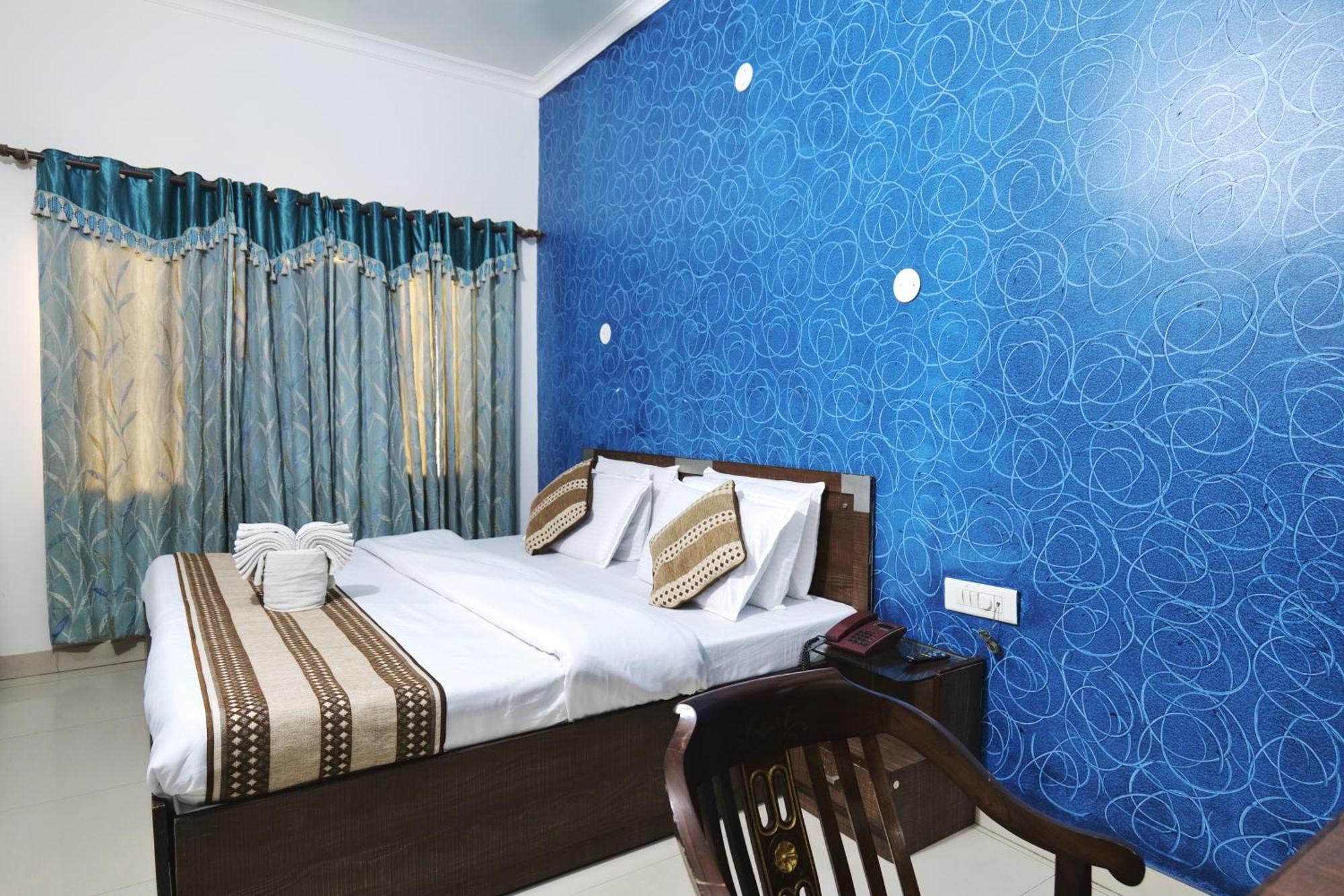 Hotel Holiday Comfort Амритсар Экстерьер фото