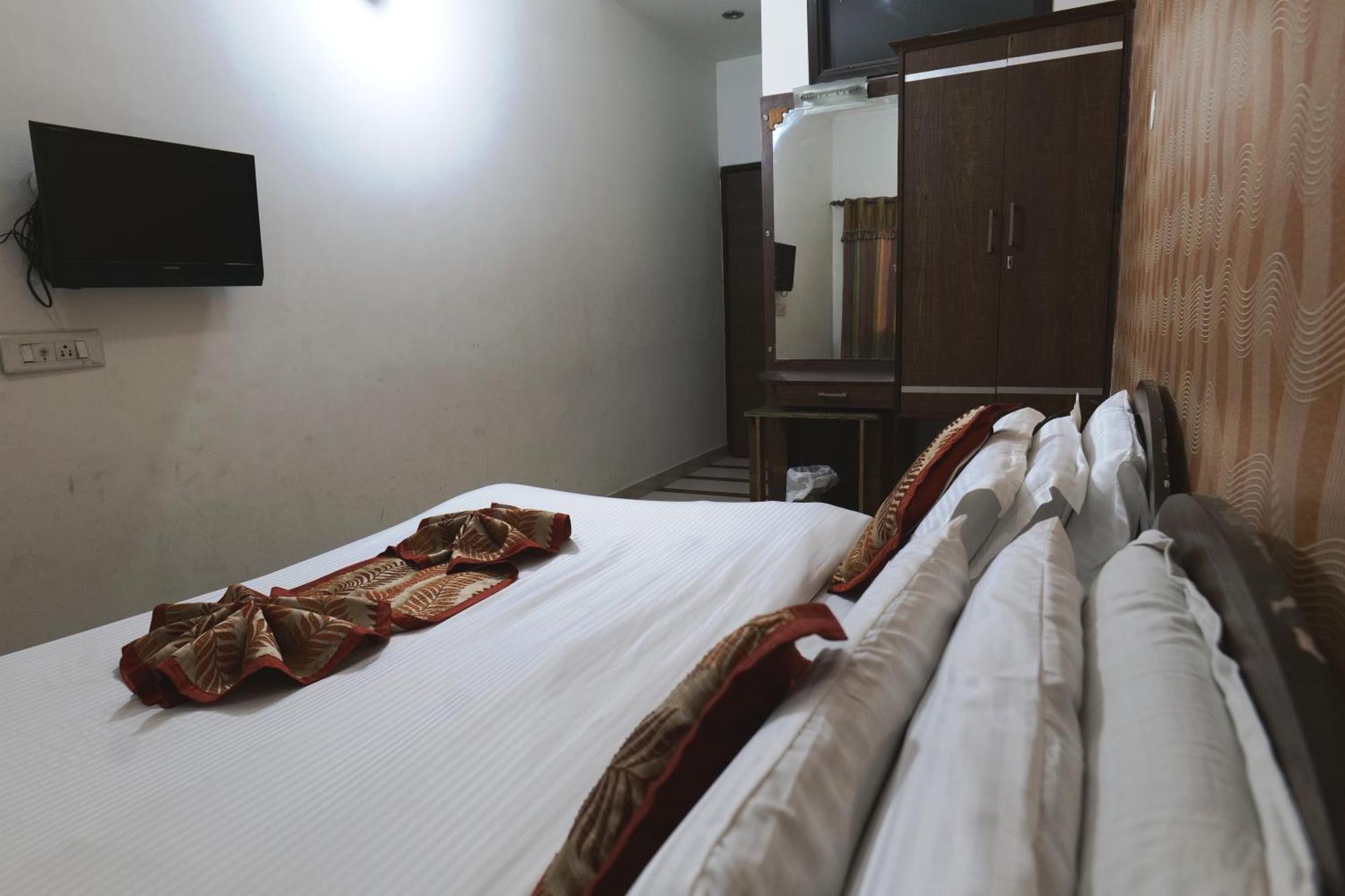 Hotel Holiday Comfort Амритсар Экстерьер фото