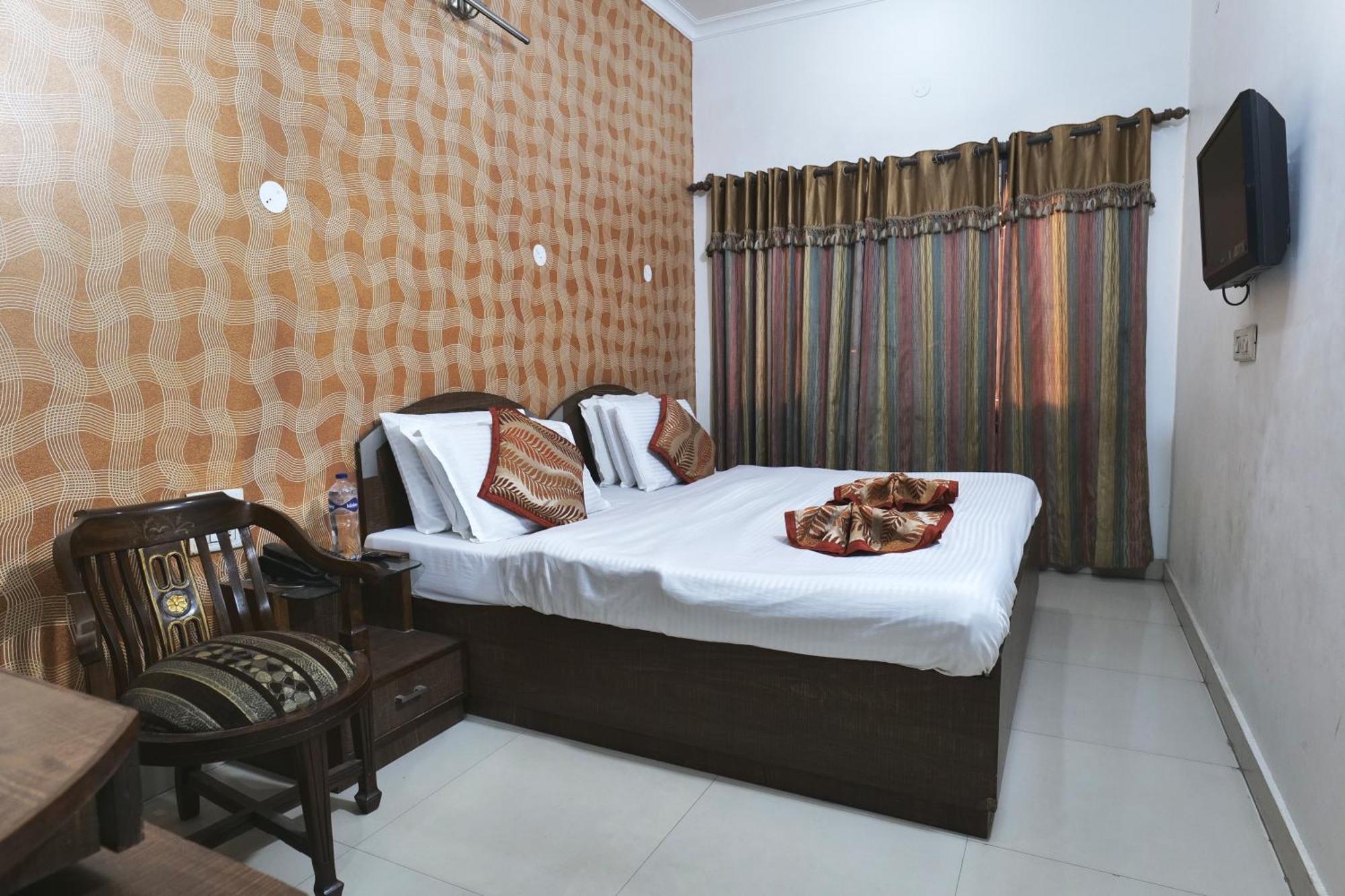 Hotel Holiday Comfort Амритсар Экстерьер фото