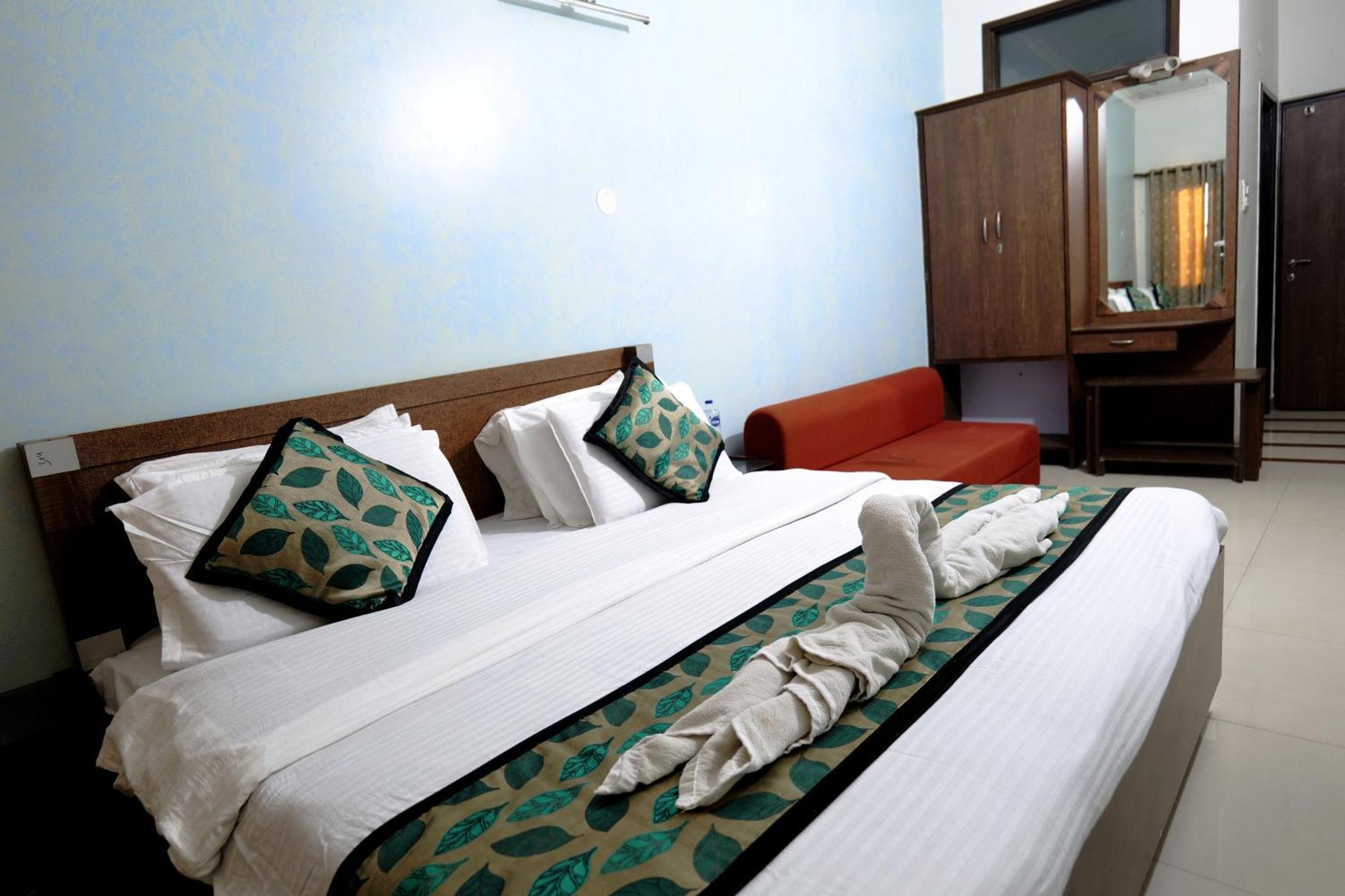 Hotel Holiday Comfort Амритсар Экстерьер фото