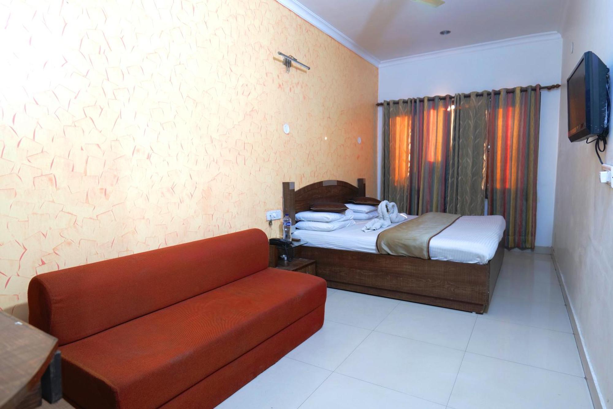 Hotel Holiday Comfort Амритсар Экстерьер фото