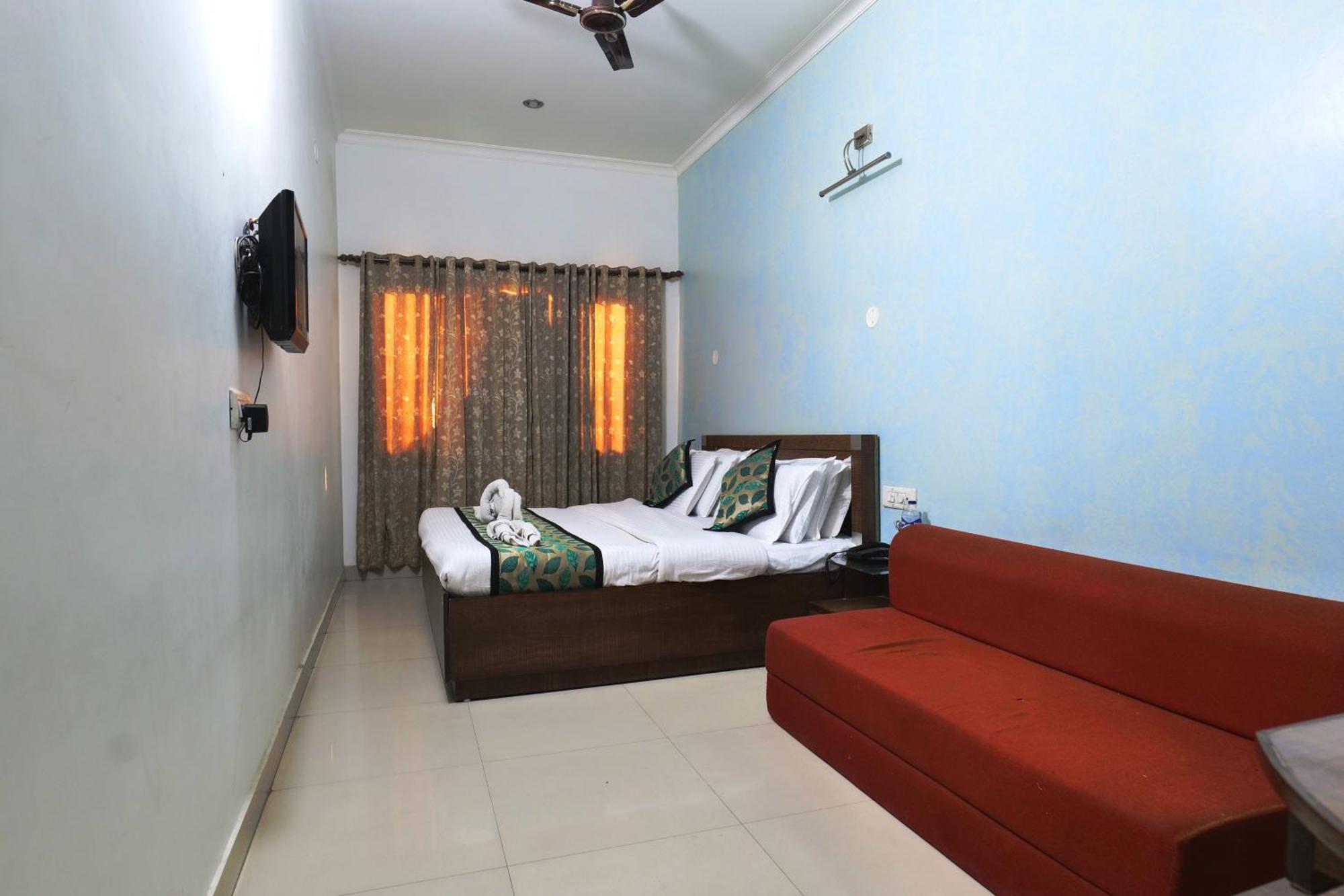 Hotel Holiday Comfort Амритсар Экстерьер фото