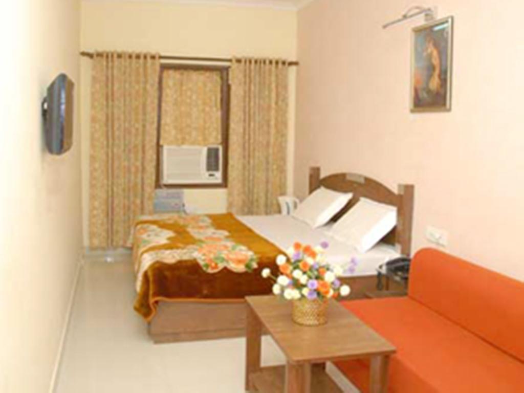 Hotel Holiday Comfort Амритсар Экстерьер фото